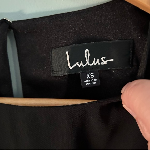 Lulus We Got The Pleat Black Statement Sleeve Shift Dress. Size XS. - Picture 4 of 13